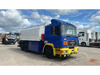 Camion citerne MAN 26.402 (18.000 L / 6X2 / 6 CYLINDER / FRONT STEEL / 3 COMPARTIMENTS): photos 3