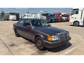 Berline Mercedes-Benz E-Klasse 200 (GERMAN CAR / VOITURE D'ALLEMAGNE / ESSENCE / PETROL / MANUAL): photos 3