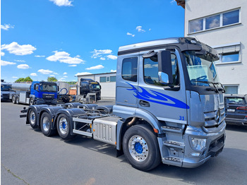 Châssis cabine Mercedes Benz Actros 3243 8x2  1,2 & 4 Lenkachse, 2 & 4 Liftbar(Nr. 6051): photos 2