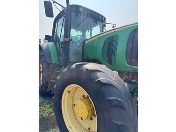 Tracteur agricole JOHN DEERE 6820