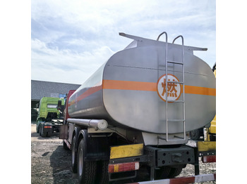 Camion citerne SINOTRUK Howo 6x4: photos 3