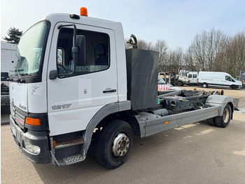 Camion ampliroll MERCEDES-BENZ Atego 1217