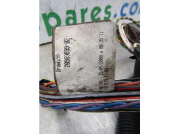 Bloc de gestion pour Camion VOLVO FH13A ECU / FUSEBOARD HARNESS P/NO 20969699 / 02: photos 3