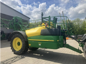 Pulvérisateur traîné JOHN DEERE