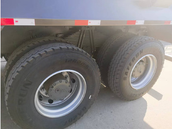 Camion benne Sinotruk HOWO 8*4 Dump truck: photos 3