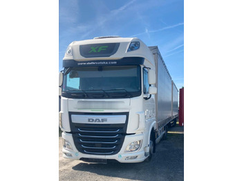 Camion à rideaux coulissants DAF XF 460