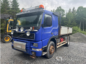 Camion plateau VOLVO FM7