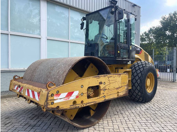 Compacteur CATERPILLAR