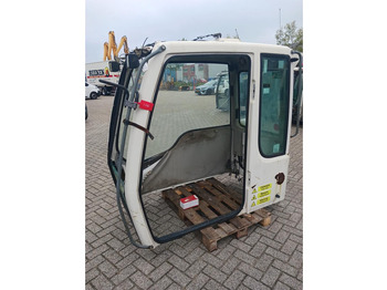 Cabine et intérieur LIEBHERR