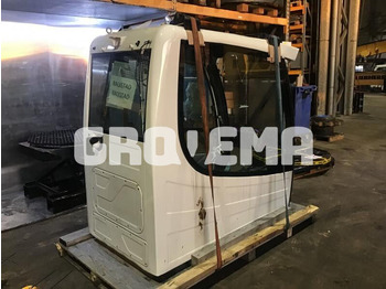 Cabine et intérieur LIEBHERR