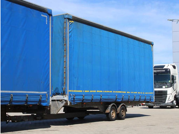 Camion à rideaux coulissants