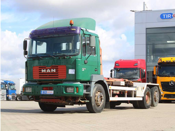 Camion ampliroll MAN 26.414