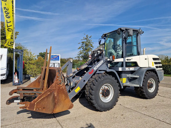 Chargeuse sur pneus YANMAR