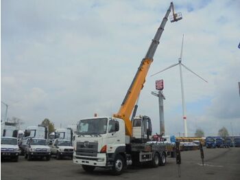 Camion avec nacelle