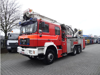Camion avec nacelle MAN