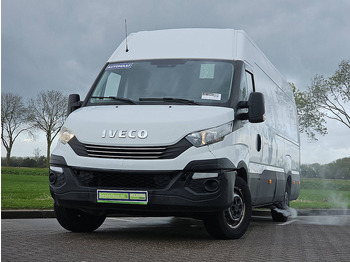Fourgon utilitaire IVECO Daily