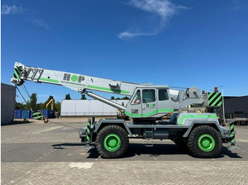 Grue automotrice lente FAUN