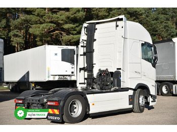 Crédit-bail de Volvo FH 500 Globetrotter XL, Side Skirts Volvo FH 500 Globetrotter XL, Side Skirts: photos 5