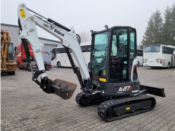 Pelle sur chenille BOBCAT E27