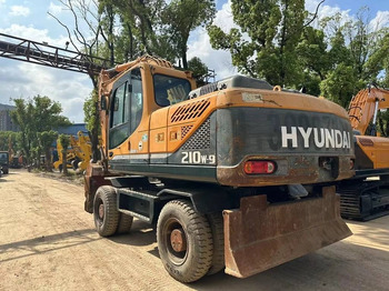 Pelle sur pneus Hyundai R210W-9: photos 5