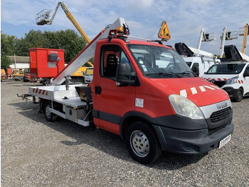 Camion avec nacelle IVECO Daily