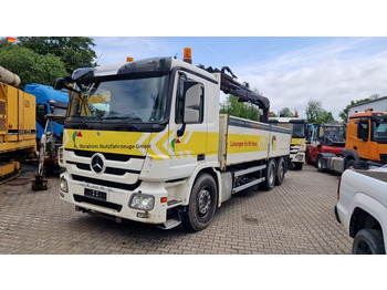 Camion grue MERCEDES-BENZ