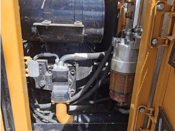 Pelle sur chenille Sany SY75C: photos 3