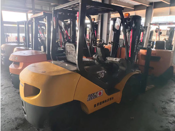 Chariot élévateur diesel KOMATSU