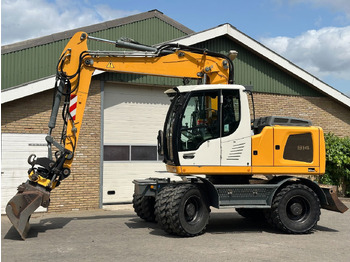 Pelle sur pneus LIEBHERR A 914
