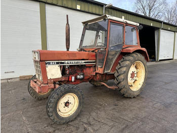 Tracteur agricole INTERNATIONAL