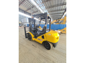 Chariot élévateur diesel KOMATSU