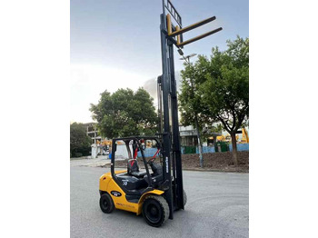 Chariot élévateur diesel Second hand Komatsu Forklift FD30 Low price used forklift for sale: photos 5