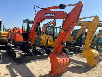 Mini pelle DOOSAN DH55
