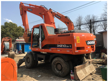 Pelle sur pneus DOOSAN