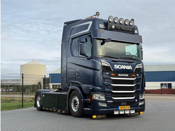 Tracteur routier SCANIA S 520