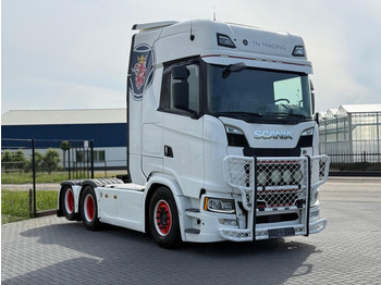 Tracteur routier SCANIA S 580