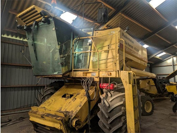 Moissonneuse-batteuse NEW HOLLAND TX36