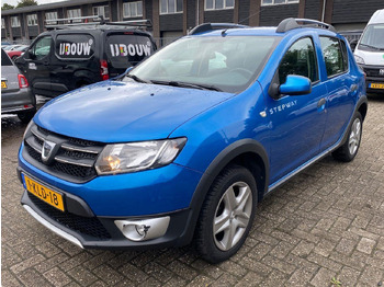 Voiture à hayon DACIA