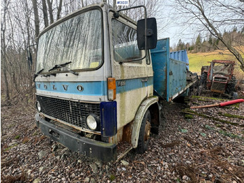 Camion plateau VOLVO FL