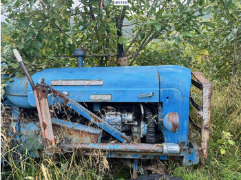 Tracteur agricole Ca. 1961 Fordson Super Major 4×2 Tractor w/ Bucket: photos 4 Tracteur agricole Ca. 1961 Fordson Super Major 4×2 Tractor w/ Bucket: photos 4