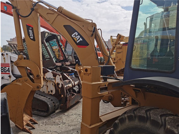 Tractopelle Caterpillar 420F: photos 4