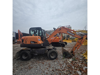Pelle sur pneus DOOSAN DX60W
