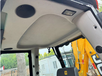 Tractopelle JCB 3CX Telescopic Arm Plus Four in One Bucket: photos 4