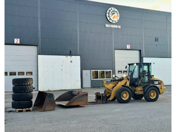 Chargeuse sur pneus CATERPILLAR 908H