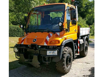 Véhicule de voirie/ Spécial UNIMOG