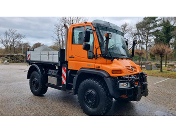 Véhicule de voirie/ Spécial UNIMOG U500