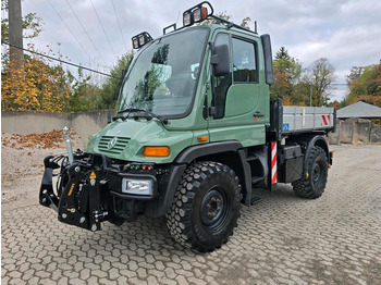 Véhicule de voirie/ Spécial UNIMOG U300