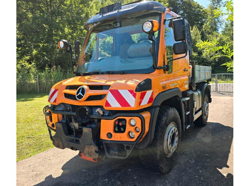 Camion plateau UNIMOG