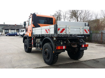 Camion benne UNIMOG U300