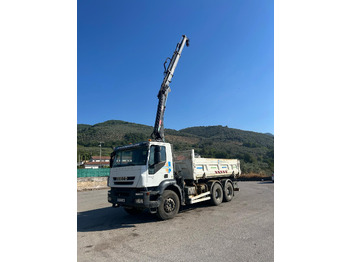 Camion grue IVECO Trakker